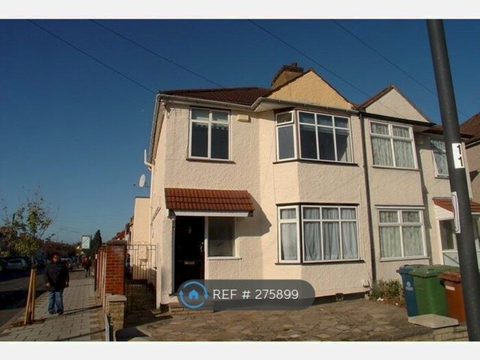 Studio To Rent In Whitefriars Drive, Harrow, HA3