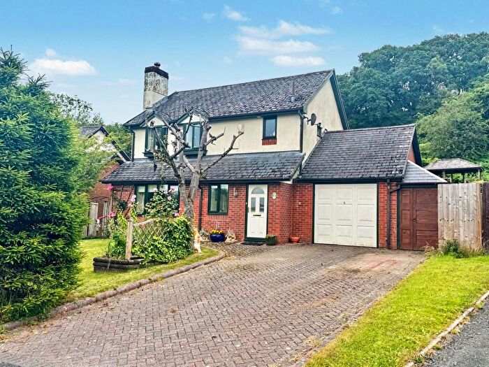 3 Bedroom Detached House For Sale In Gorse Farm Estate, Llandrindod Wells, Powys, LD1