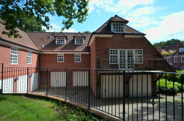 4 Bedroom Apartment To Rent In Bracken Place, Chilworth, Southampton, SO16