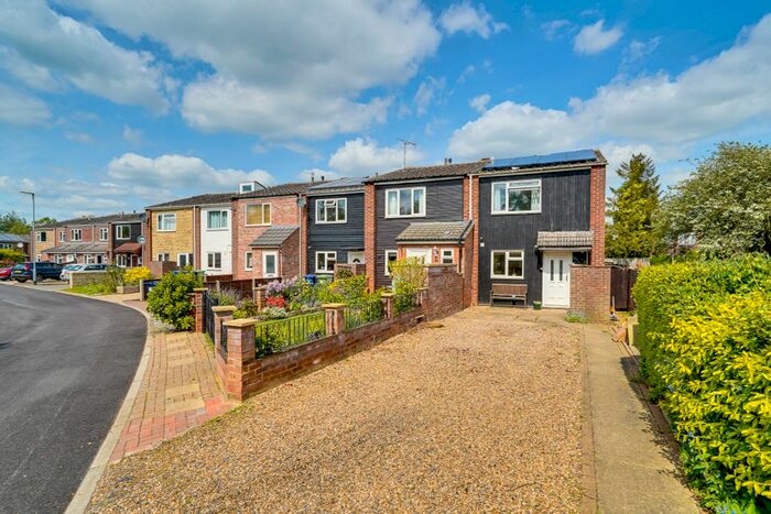 3 Bedroom End Of Terrace House For Sale In Gladeside, Bar Hill, Cambridge, CB23