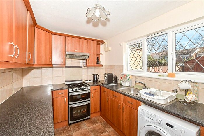 3 Bedroom End Of Terrace House For Sale In Beachy Road, Crawley, West Sussex, RH11