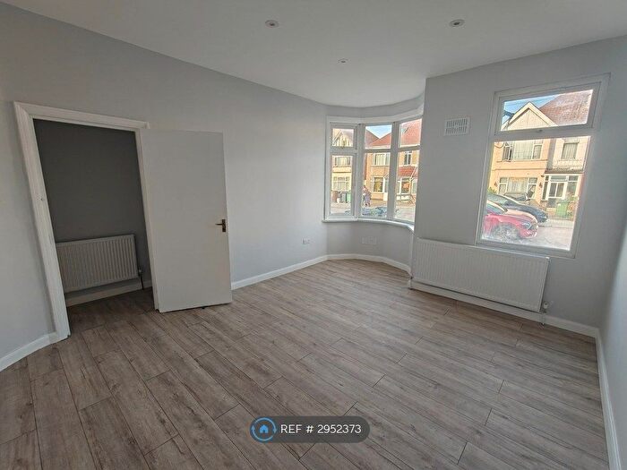 2 Bedroom Maisonette To Rent In Thurlby Road, Wembley, HA0