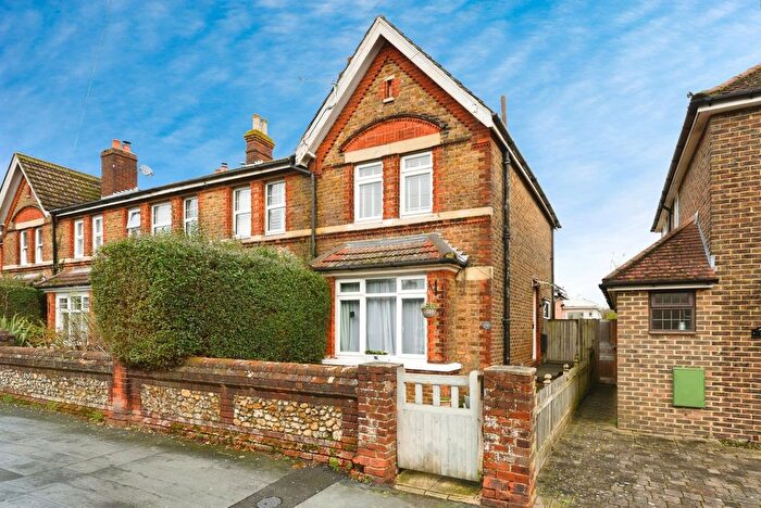 2 Bedroom Detached House For Sale In Albury Road, Merstham, Redhill, Surrey, RH1