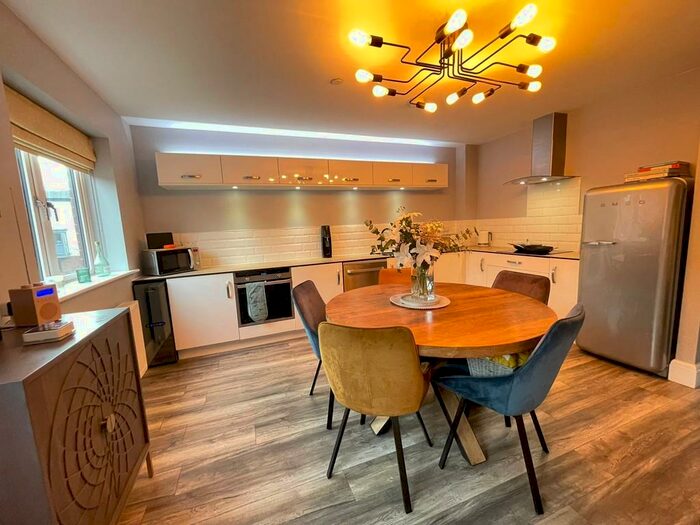 4 Bedroom Town House To Rent In Cable Place, Hunslet, LS10