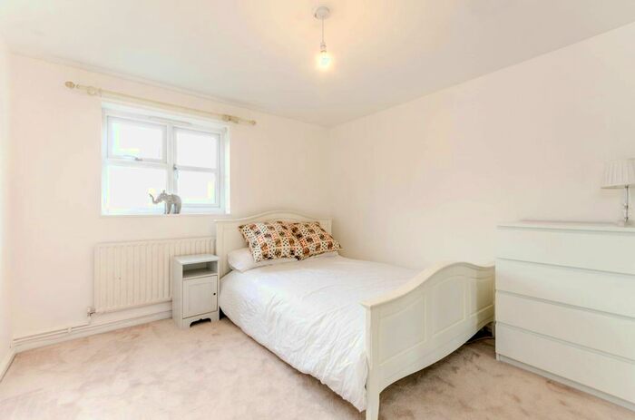 1 Bedroom Flat To Rent In Maynard Close, Fulham, London, SW6