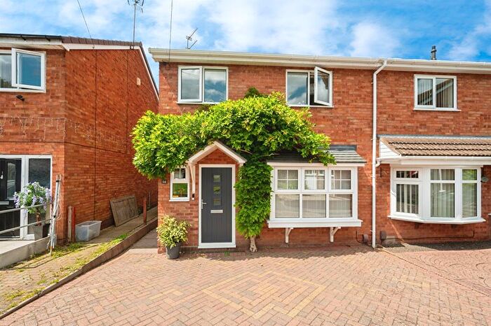 3 Bedroom Semi-Detached House For Sale In Burns Close, Kidderminster, DY10