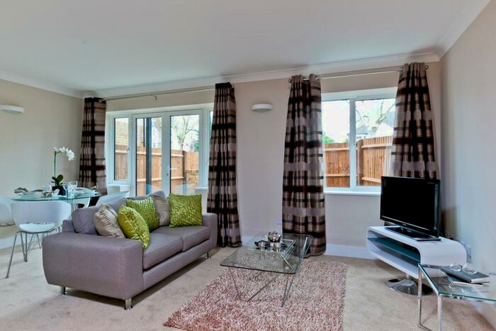2 Bedroom Apartment To Rent In Lomond Court, Maple Road, KT6