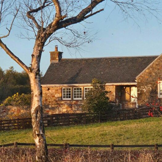 3 Bedroom Detached Bungalow To Rent In Cassillis, KA19