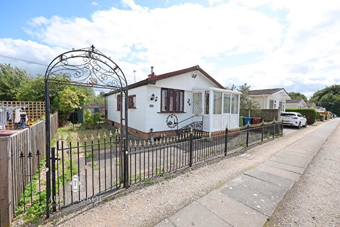 1 Bedroom Park Home For Sale In Brooms Park, Stone, Staffordshire, ST15
