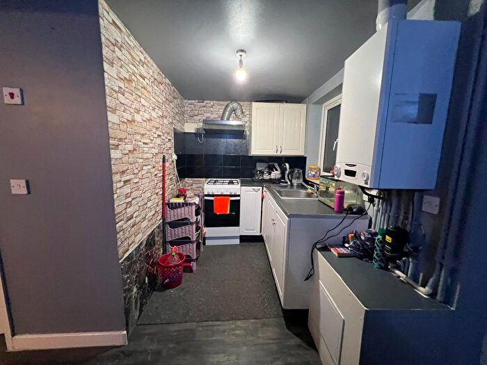 2 Bedroom Garage / Parking To Rent In Ilford, IG3