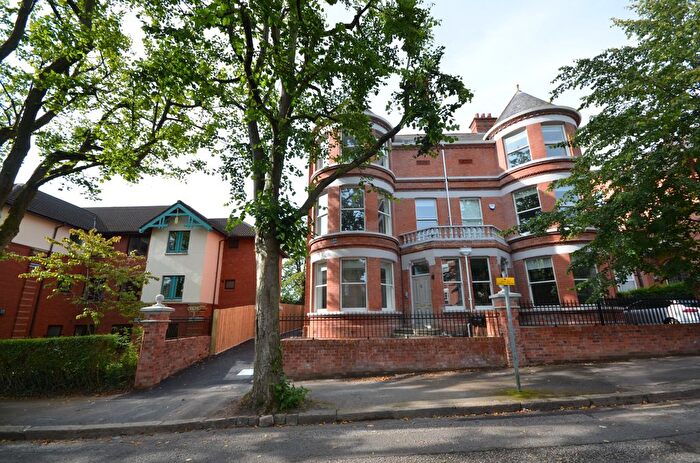 3 Bedroom Flat To Rent In Sans Souci Park, Belfast, BT9