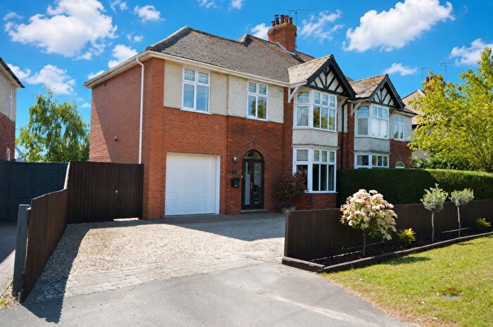 4 Bedroom Semi-Detached House For Sale In West Road, Bourne, PE10