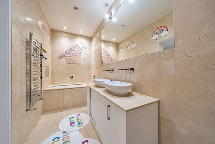 2 Bedroom Flat To Rent In Draycott Place, Chelsea, London, SW3