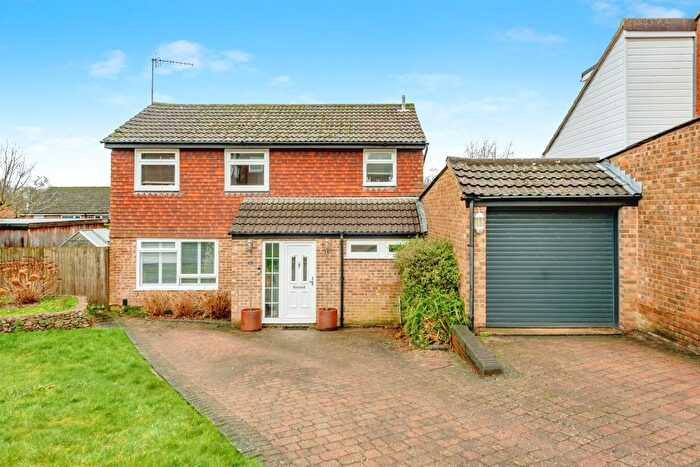 4 Bedroom Detached House For Sale In Kindersley Close, East Grinstead, RH19