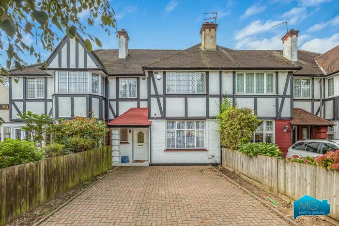 3 Bedroom Terraced House To Rent In Long Lane, FInchley, London, N3