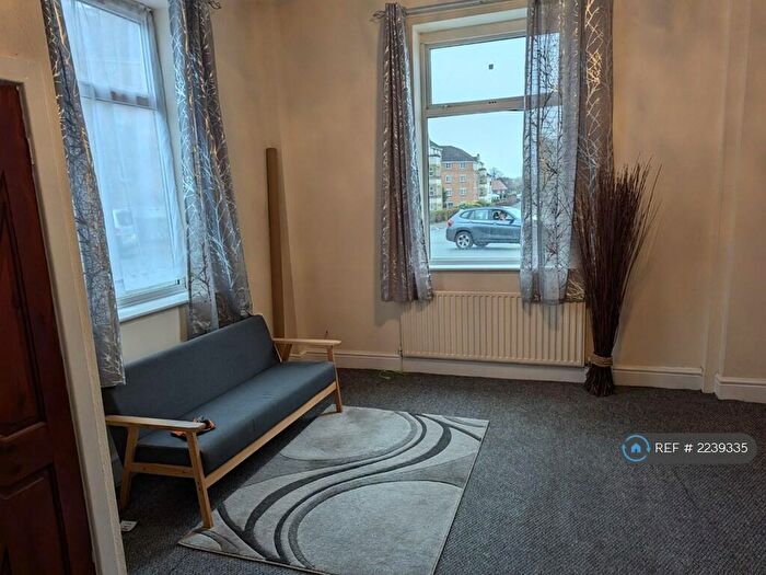 2 Bedroom End Of Terrace House To Rent In Old Road, Hyde, SK14