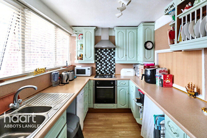 3 Bedroom Maisonette For Sale In Wensleydale, Hemel Hempstead, HP2