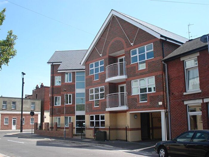 2 Bedroom Flat To Rent In Kingston Road, Portsmouth, Hampshire, PO2