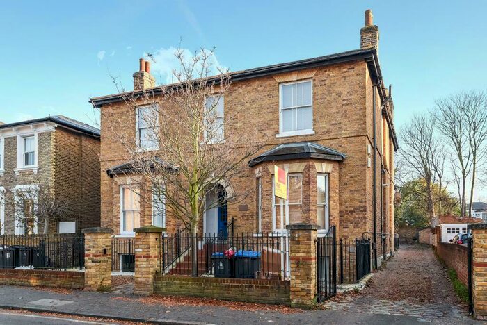 2 Bedroom Apartment To Rent In Kingston Upon Thames, Surrey, KT1