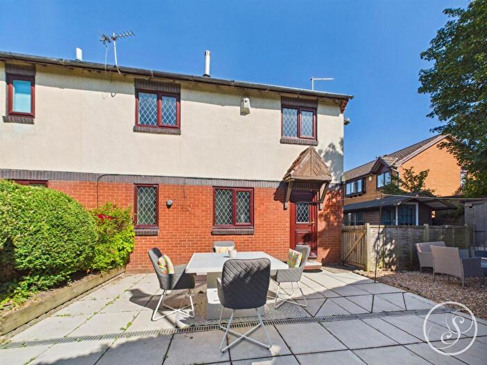 2 Bedroom Town House For Sale In Birchfields Rise, Leeds, LS14