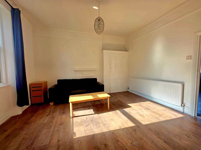2 Bedroom Flat To Rent In Flat C, Sheldon Road, Cricklewood, NW2