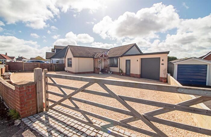 3 Bedroom Detached Bungalow For Sale In Cotwell Avenue, Cowplain, PO8