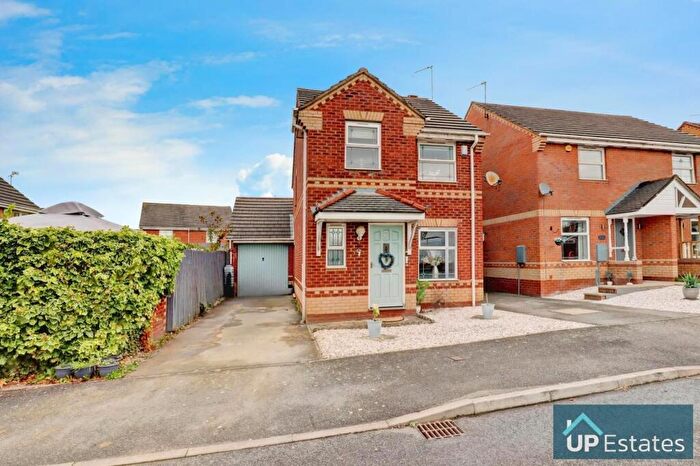 3 Bedroom Link Detached House For Sale In Trentham Close, Maple Park, Nuneaton, CV11