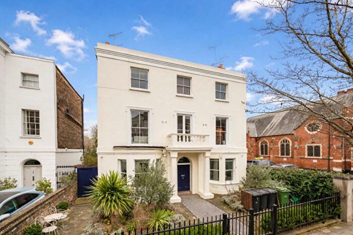 2 Bedroom Flat For Sale In Fentiman Road, London, SW8