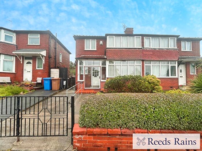 3 Bedroom Semi-Detached House For Sale In Langworthy Road, Salford, Greater Manchester, M6