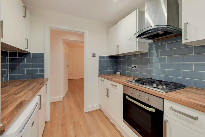 3 Bedroom Flat To Rent In Star Road, London, W14