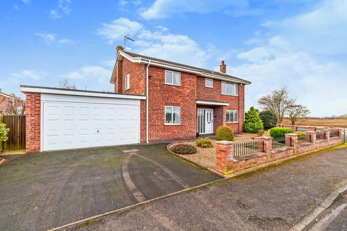 4 Bedroom Detached House For Sale In Dunnington Drive, Hambleton, Selby, YO8