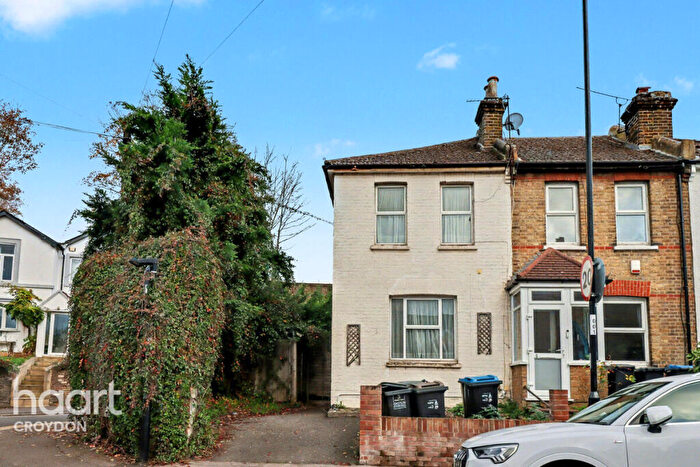 3 Bedroom End Of Terrace House For Sale In Chelsham Road, South Croydon, CR2