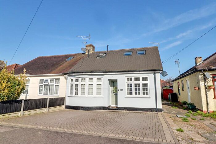 5 Bedroom Semi Detached House For Sale In Strangman Avenue, Benfleet, SS7