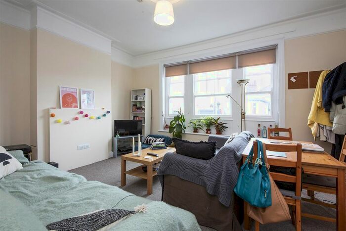 2 Bedroom Flat To Rent In Mitcham Road, Tooting, Tooting, SW17