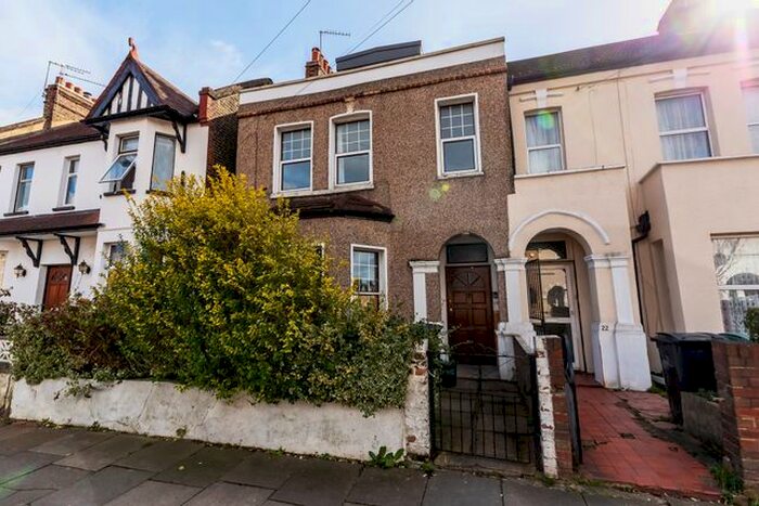 3 Bedroom Flat To Rent In Woodlands Park Road, London N15