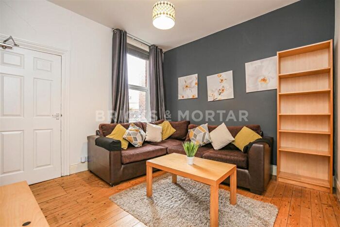 3 Bedroom Flat To Rent In (£pppw) Myrtle Grove, Jesmond, Newcastle Upon Tyne, NE2