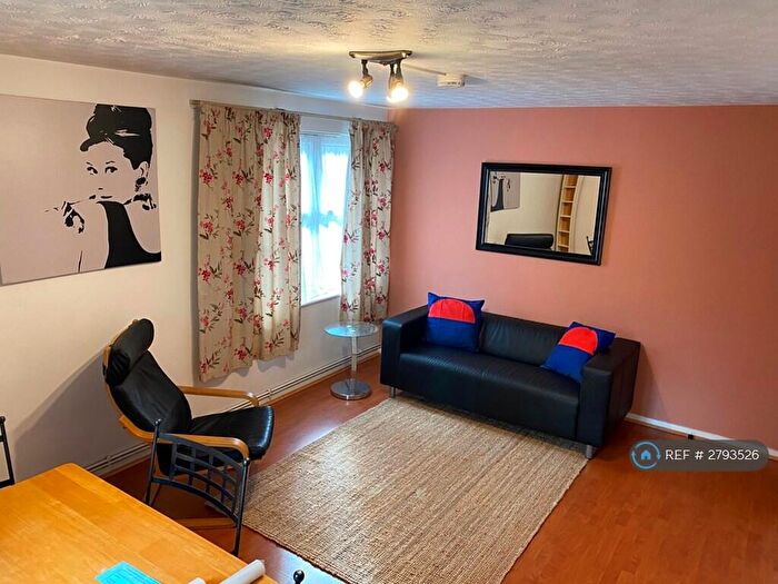 2 Bedroom Flat To Rent In Barker Drive, London, NW1