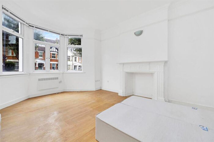 2 Bedroom Flat To Rent In Brondesbury Park, London, NW2