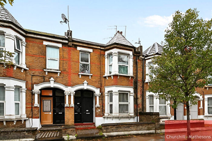 3 Bedroom Maisonette For Sale In Hillside, London, NW10