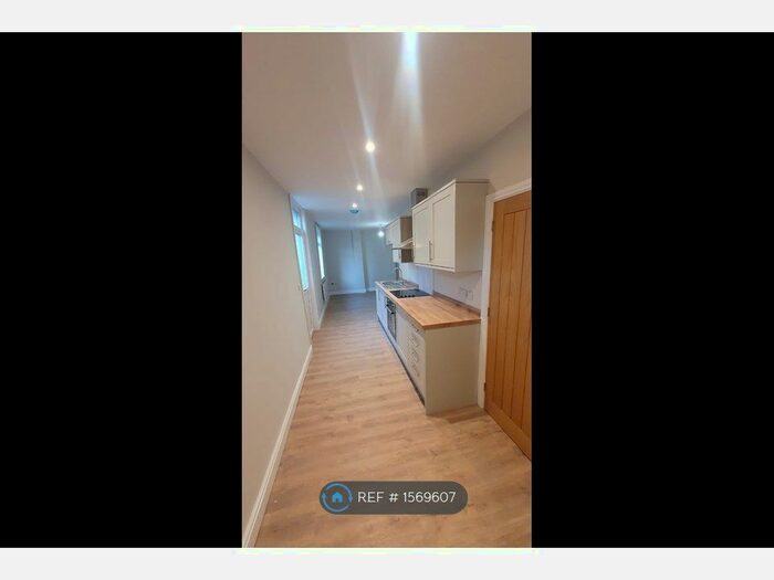 1 Bedroom Flat To Rent In Clapham Dene Road, Leeds, LS15