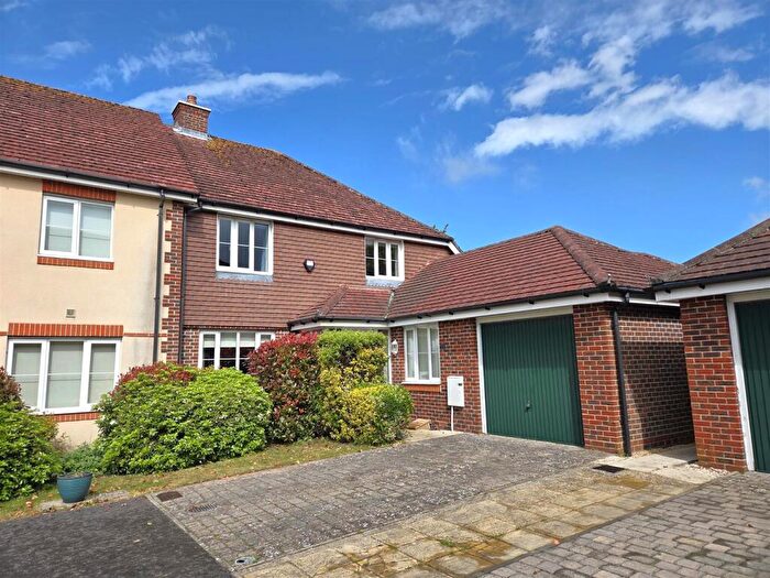 4 Bedroom Semi Detached House For Sale In Stillmeadows, Locks Heath, SO31
