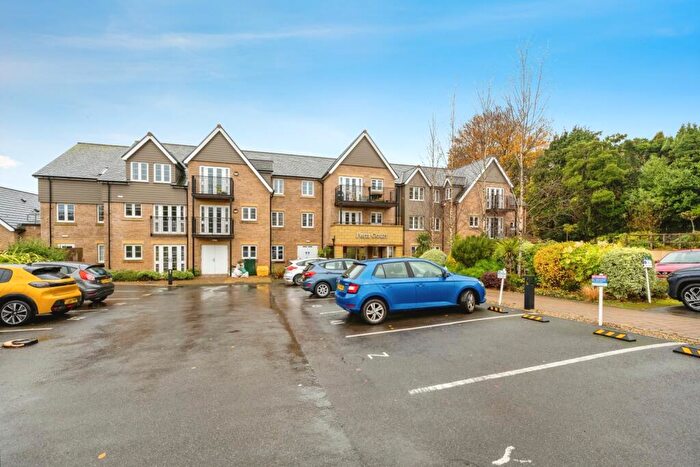 1 Bedroom Flat For Sale In Gower Road, Sketty, Swansea, SA2