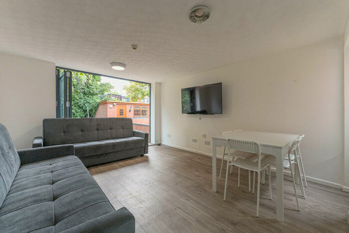 7 Bedroom Terraced House To Rent In Tiverton Road - Bath Student Property, B29