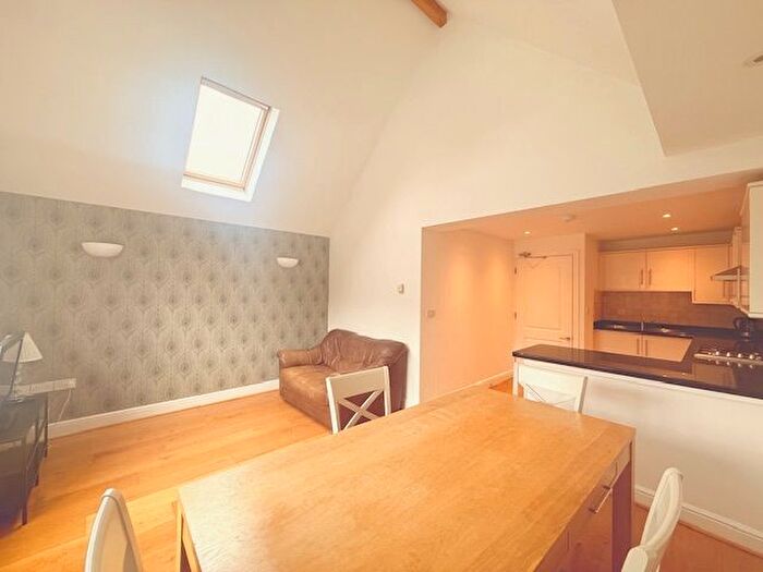 2 Bedroom Flat To Rent In Blandford Avenue, Oxford, OX2
