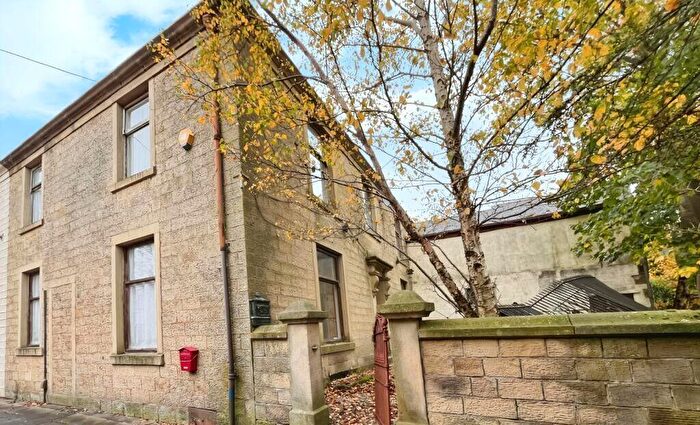 3 Bedroom Detached House For Sale In Hallwell Street, Burnley, BB10