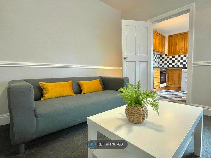 1 Bedroom Flat To Rent In Aston Road, Leeds, LS13