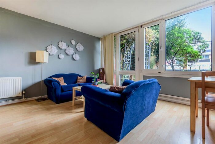 4 Bedroom Flat To Rent In Sherfield Gardens, London, SW15