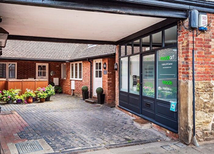 1 Bedroom Flat For Sale In Middle Street, Shere, Guildford, GU5