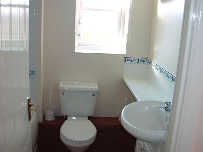 2 Bedroom Flat To Rent In Hursley Road, Chandler's Ford, Eastleigh, SO53