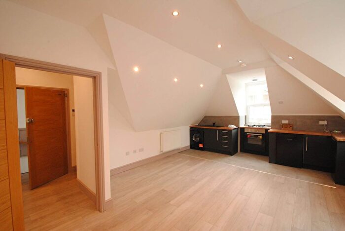 1 Bedroom Flat To Rent In Fords Grove, Winchmore Hill, N21